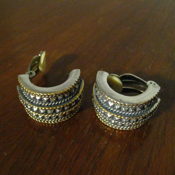 🛍 Mid Century 1960's Silver Gold Clip On Earrings - Picture 2 of 9